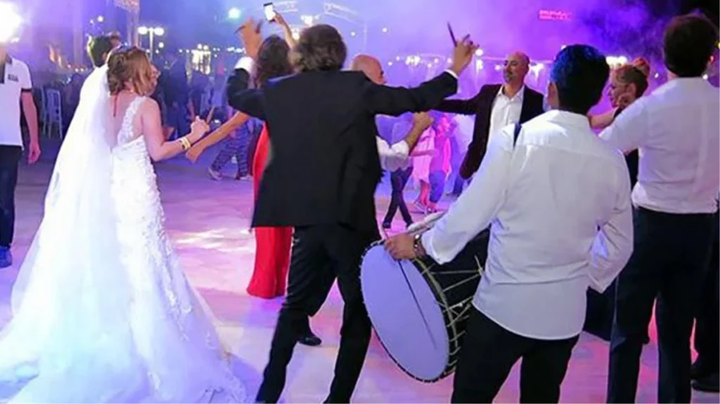 Bursa’nın bir köyünde düğünlerde kadın ve erkeklerin bir arada eğlenmesi yasaklandı