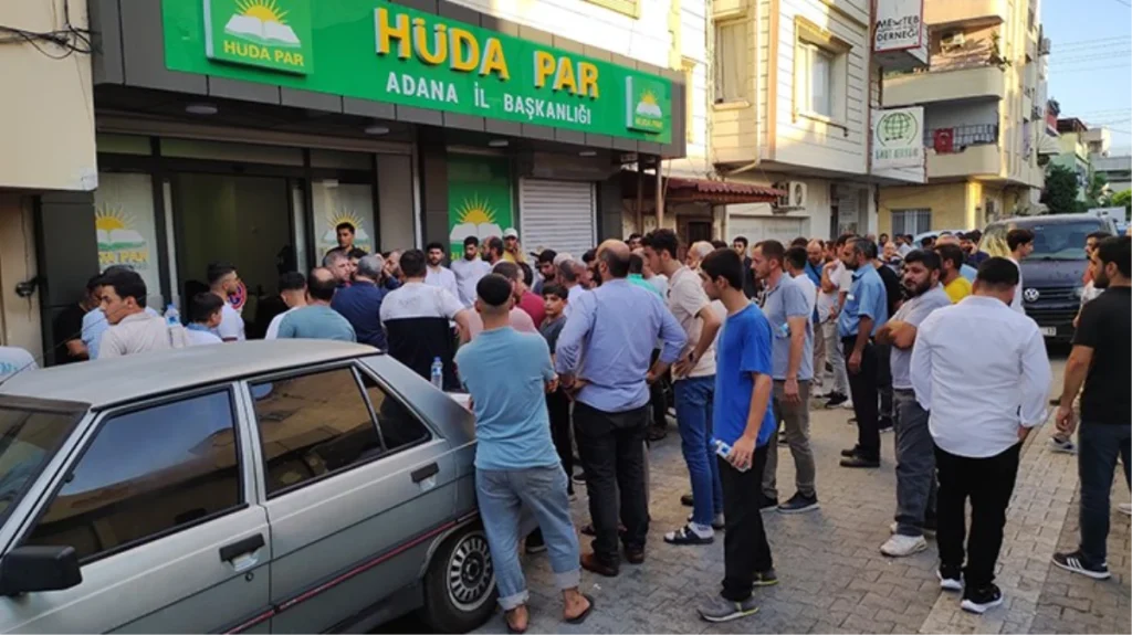 Son Dakika: Adana’da HÜDA PAR İl Başkanlığı’na bıçaklı saldırı! İl sekreteri hayatını kaybetti, il başkanı yaralandı