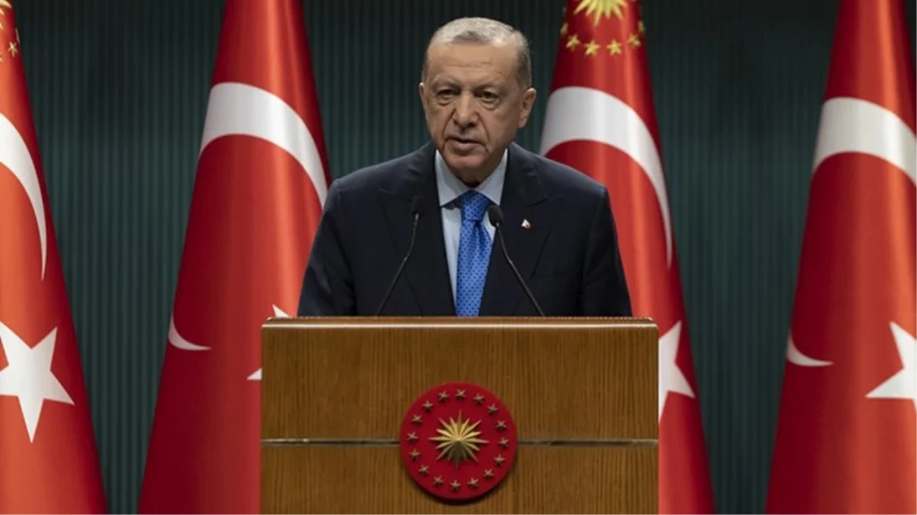 Son Dakika: Cumhurbaşkanı Erdoğan’dan Fransa’daki protestolarla ilgili ilk sözler: Rüzgar ekenler fırtına biçiyor