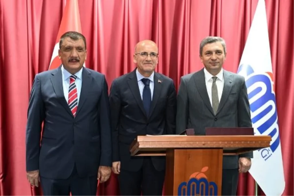 Hazine ve Maliye Bakanı Mehmet Şimşek Malatya’da deprem ziyaretleri gerçekleştirdi