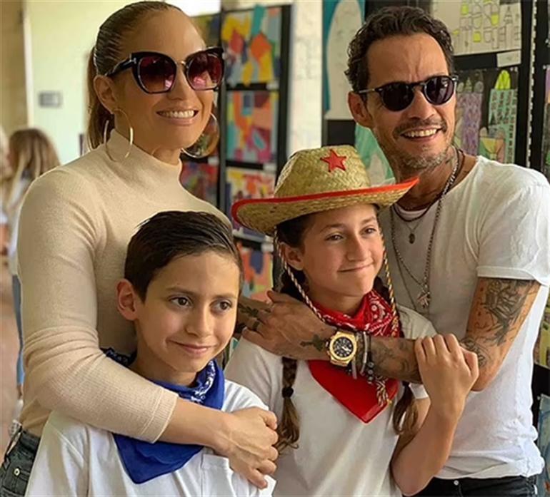 Jennifer Lopez ve kızı Emme bit pazarında görüntülendi!