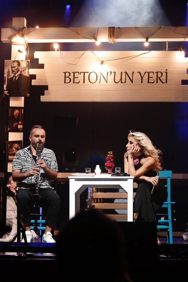İrem Derici, Harbiye Açıkhava Konseri'nde şov yaptı! Sahnesi için tam 3 milyon TL harcadı