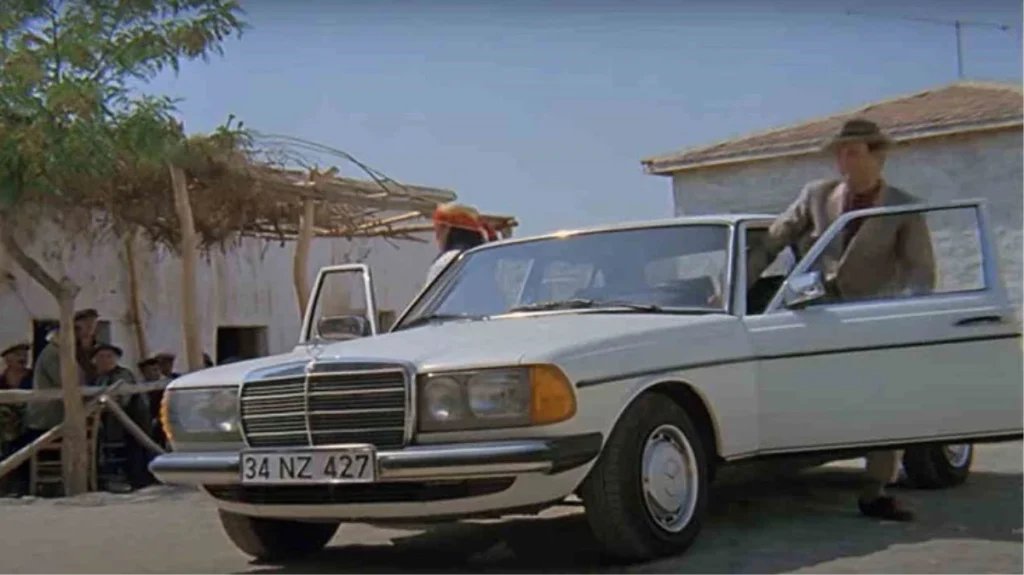 Kemal Sunal’ın 1984 model Mercedes’i satışa çıkarıldı