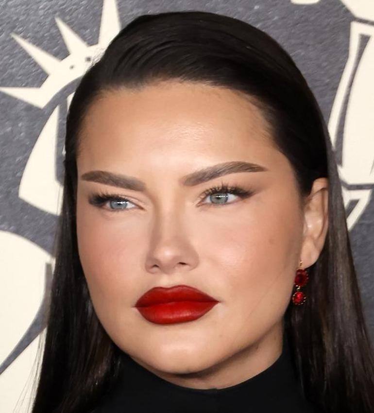 Adriana Lima'dan estetik iddialarına yanıt: Yorgun bir annenin yüzü!