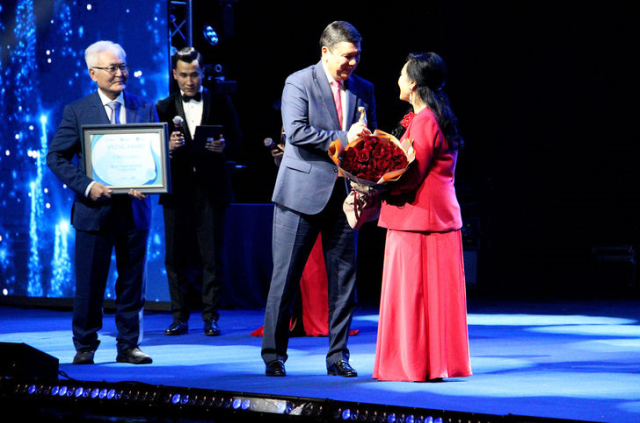 45 yıl sonra Kırgızistan'a giden Türkan Şoray'a Dünya sinemasına katkı ödülü