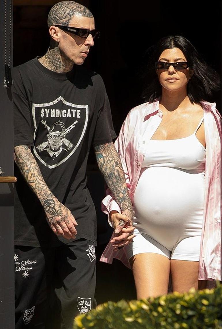 Kardashian'lara yeni bebek! Kourtney dördüncü kez anne oldu