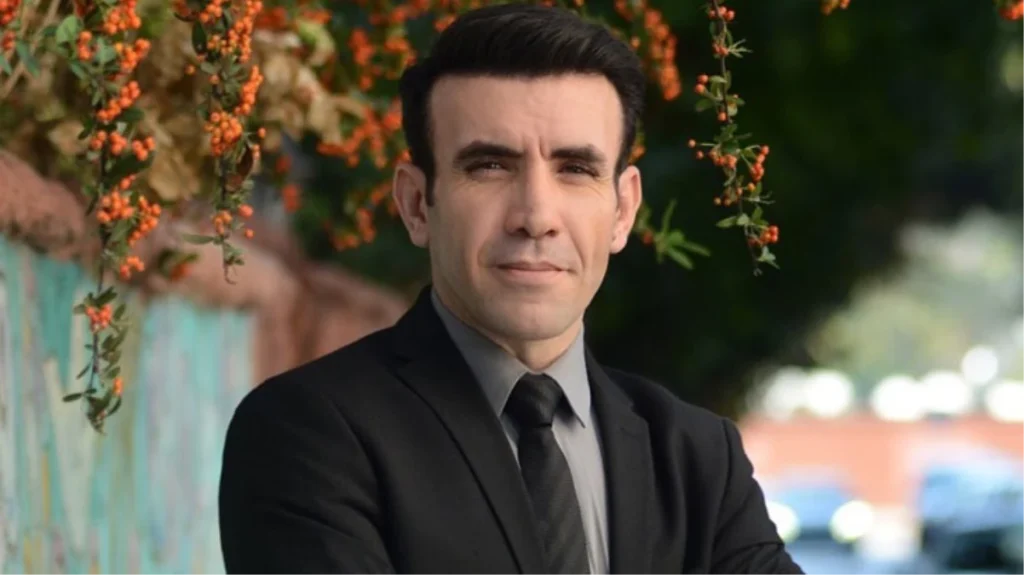 Yargı’dan olaylı şekilde ayrılan Mehmet Yılmaz Ak, yeni dizisinde Demet Evgar’la başrol oynayacak