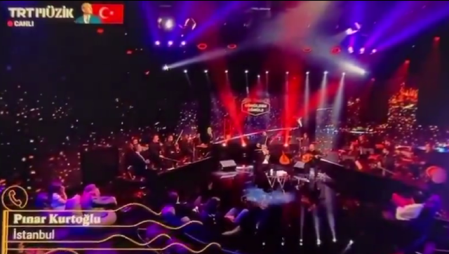12 şehidimizin olduğu gün şarkılı, türkülü eğlence programına devam eden TRT'ye tepkiler çığ gibi