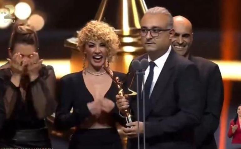 Onur Atilla, Altın Kelebek Ödülleri'nde Kerem Bürsin taklidiyle kahkahaya boğdu
