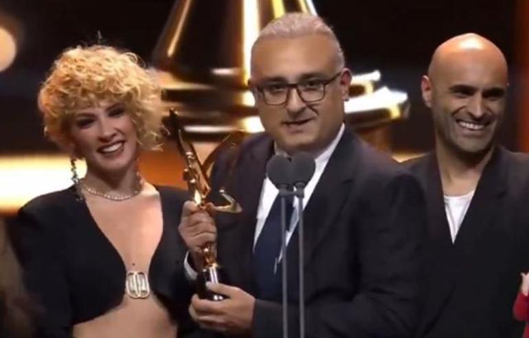 Onur Atilla, Altın Kelebek Ödülleri'nde Kerem Bürsin taklidiyle kahkahaya boğdu