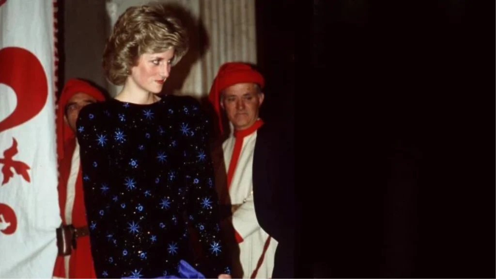 Prenses Diana’nın elbisesi açık artırmada 900 bin sterline satıldı