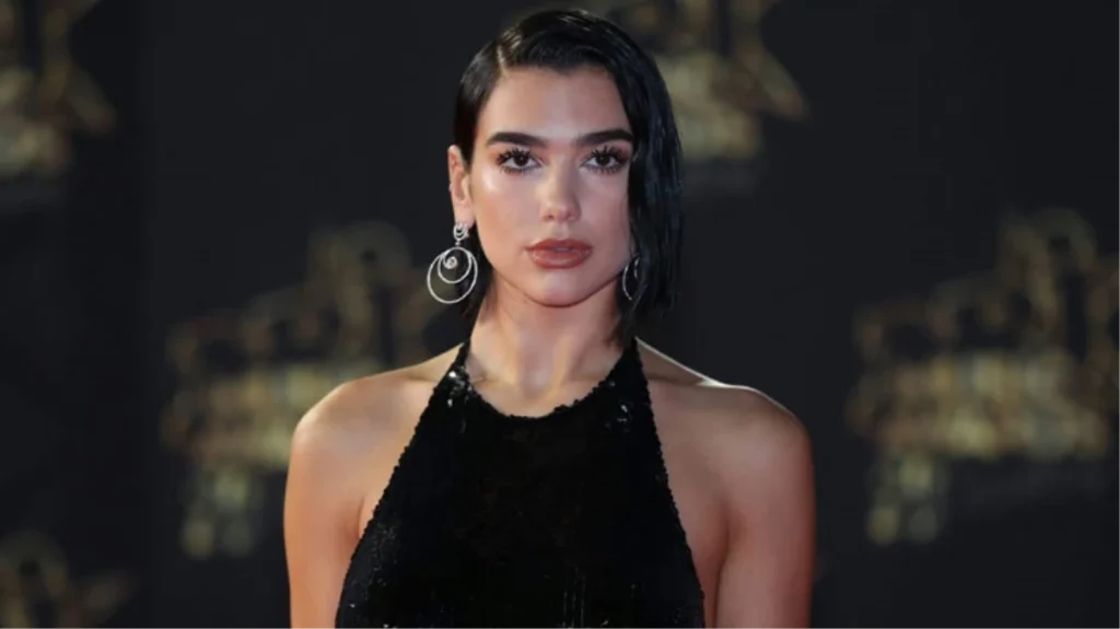 Sevgilisinden ayrılan Dua Lipa, telefon numarasını verdi
