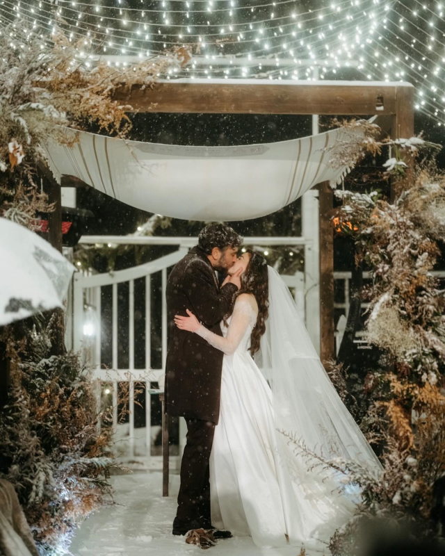 Karlar altında nikah! How I Met Your Mother'ın yıldızı Josh Radnor evlendi