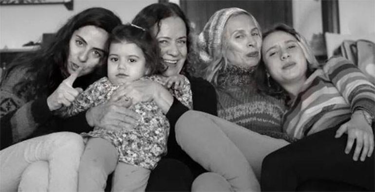 Zeynep Casalini'den aile fotoğrafı!