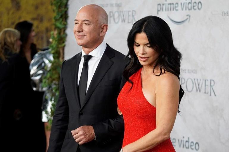 Jeff Bezos yeni yaşını kutladı! Nişanlısı transparan elbisesiyle dikkat çekti
