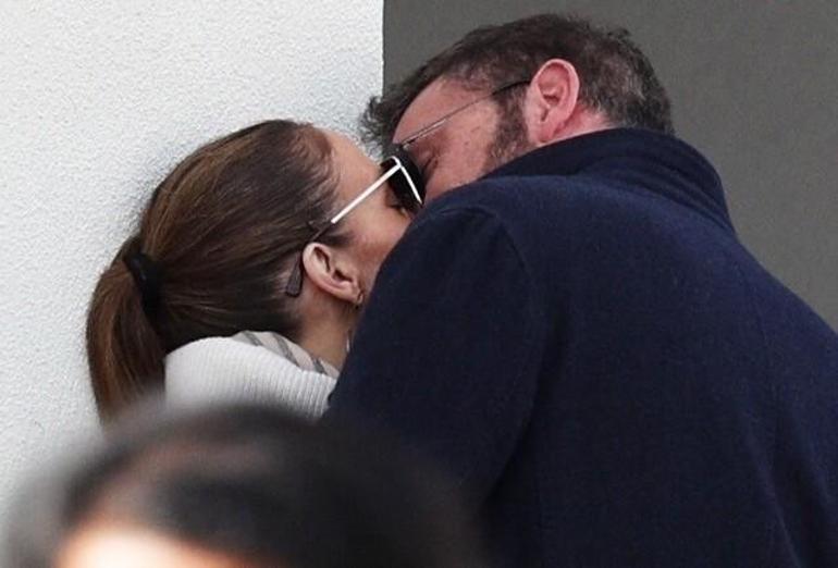 Jennifer Lopez ile Ben Affleck sokakta aşka geldi!