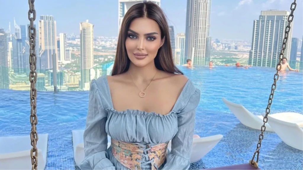 İlk kez kadın güzellik yarışmasına katılan Suudi Arabistan’ın adayı pozlarıyla büyüledi
