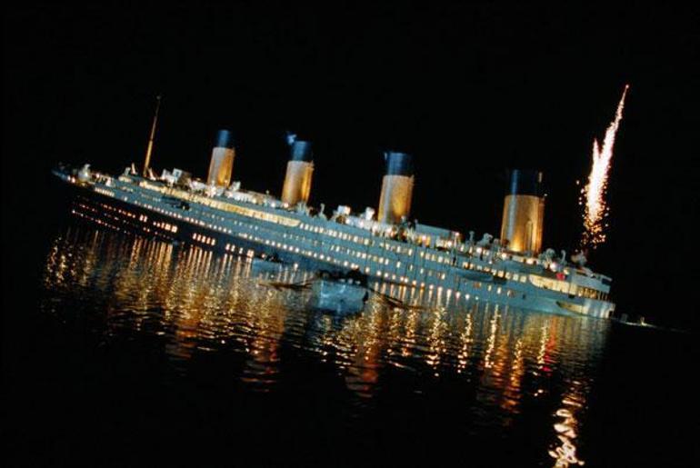 Titanic'teki meşhur kapı rekor fiyata satıldı!