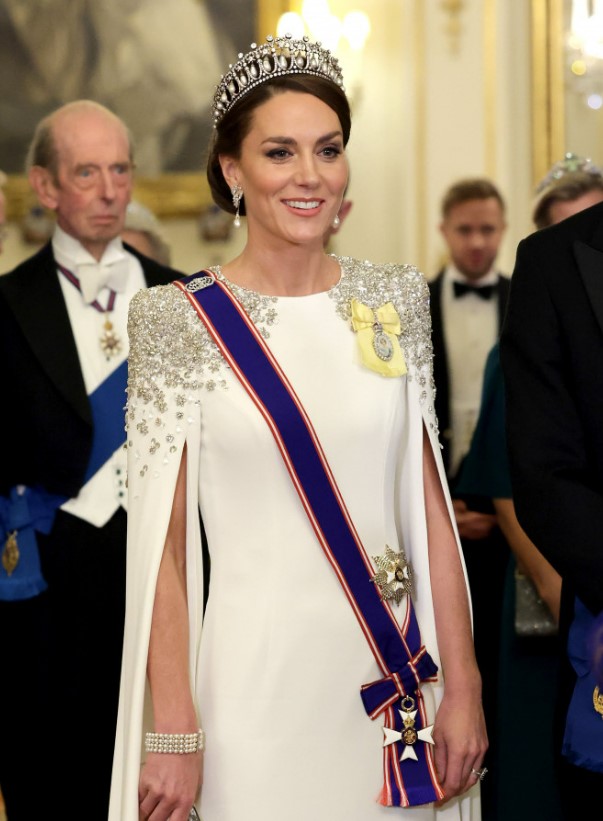 Kraliyet'ten ameliyat olan Kate Middleton'la ilgili açıklama: Gözetim altında