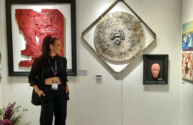 Ressam Pelin Şahin