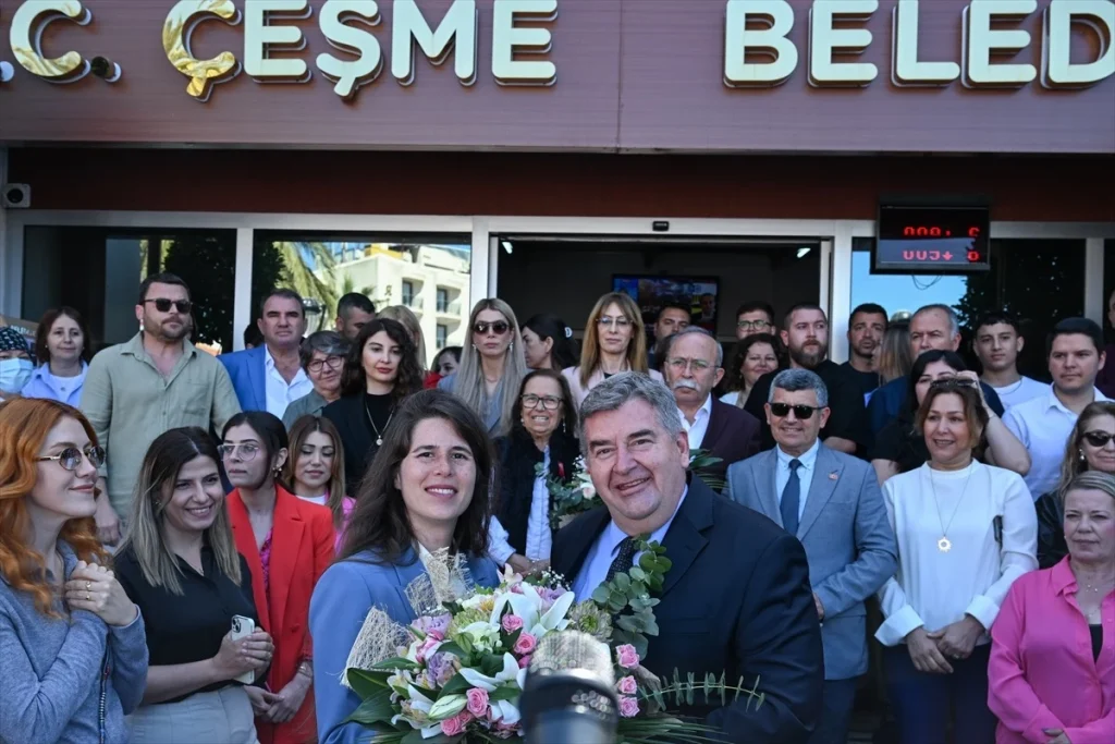CHP’den Çeşme Belediye Başkanı seçilen Lal Denizli göreve başladı