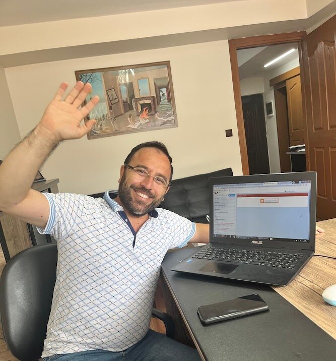 Serdar Şimşek İzmir’de Sanat ve Eğitimden YouTube’da Yeni Formatlara