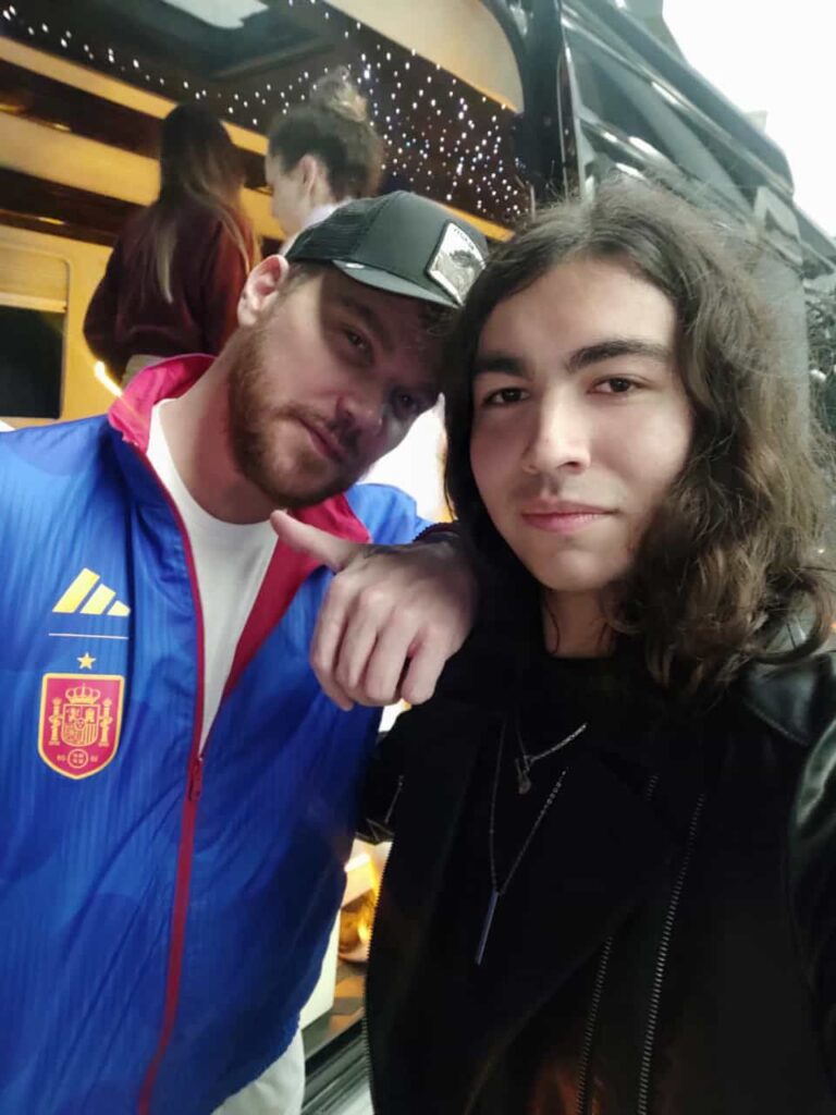 Genç Virtüöz Emre Caklı: Müziğin ve Değişimin Öncüsü