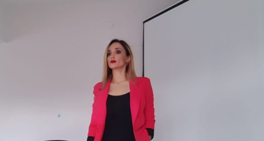 Beyza Yüzüak ile 90’lara Dönüş: Unutulmayan Hitlerle Efsane Bir Gece!