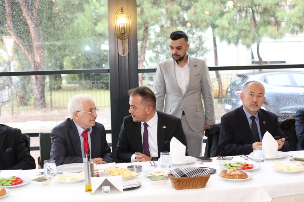 İlker KARA İzmir’de Sahneyi Gençler ve Kadınlarla Patlattı!