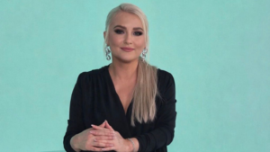 HÜLYA BAKIR “İSTERSEN GEL” İLE YILIN EN İYİ ÇIKIŞ YAPAN ŞARKISI ÖDÜLÜNÜ KAZANDI