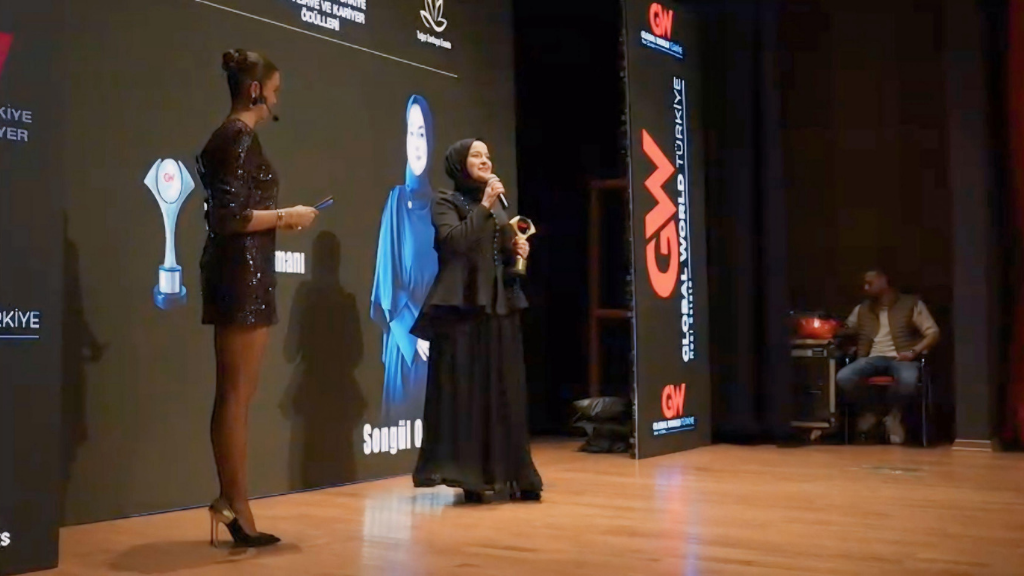 SONGÜL OKTAR’A ALTIN ZİRVE’DE PRESTİJLİ ÖDÜL