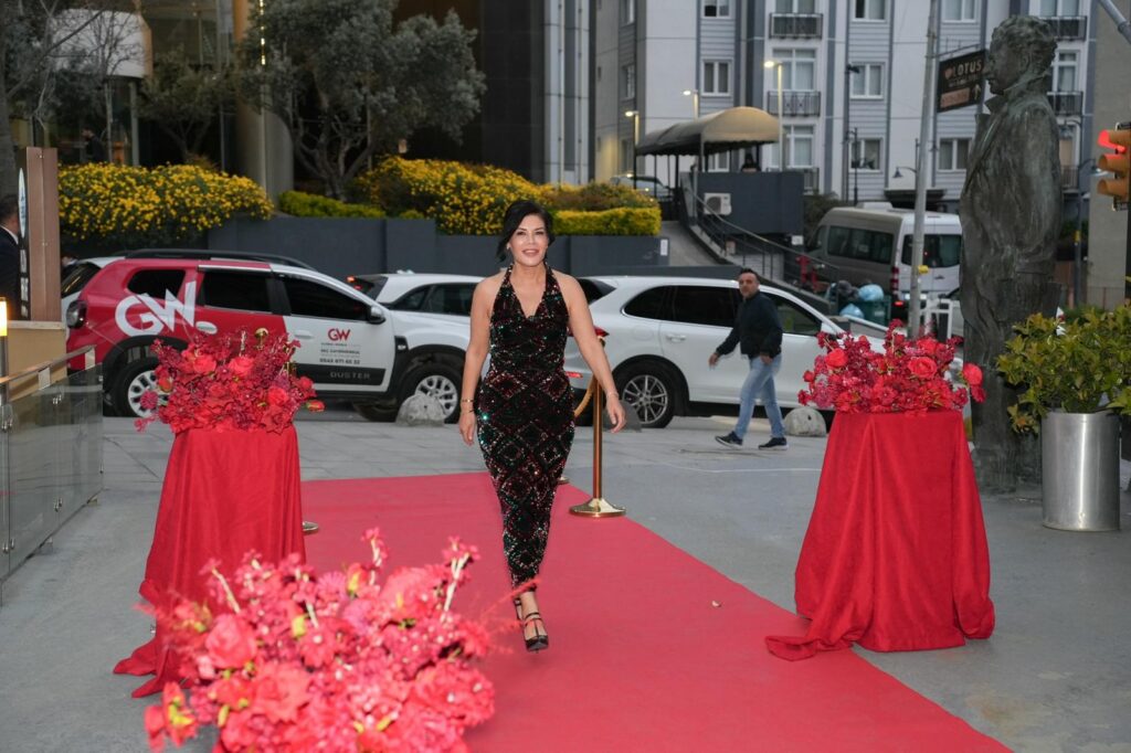 HATİCE BERKİDEN’E ALMANYA BAŞARISIYLA ÖDÜL