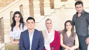 ‘Uzak Şehir’ Setinde Gerilim Kamera Önünde Kaldı: Kamera Arkası Kareleri Gündem Oldu