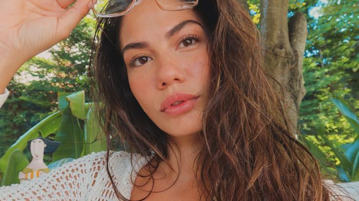 Demet Özdemir’in Tatil Pozları Sosyal Medyada Gündem Oldu
