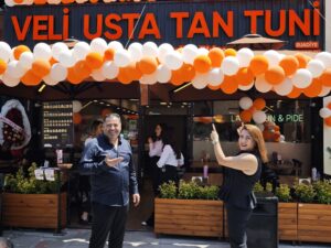 Çekmeköy’de Açılış Coşkusu! Veli Usta Tantuni Yeni Şubesiyle İlk Günden İlgi Odağı Oldu