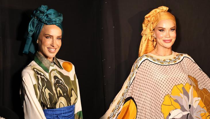 Burcu Esmersoy ve Ebru Şallı eşarp defilesinde podyuma çıktı