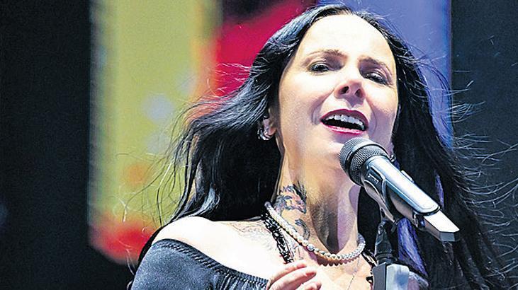 Ferah, 6 yıl sonra sahnelere döndü: “Sizinle olmaktan inanılmaz mutluyum”