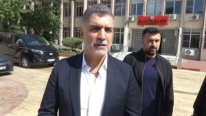 Özcan Deniz, kardeşinin hakaret davasında tanık olarak ifade verdi